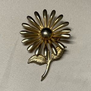 Pretty Daisy Brooch